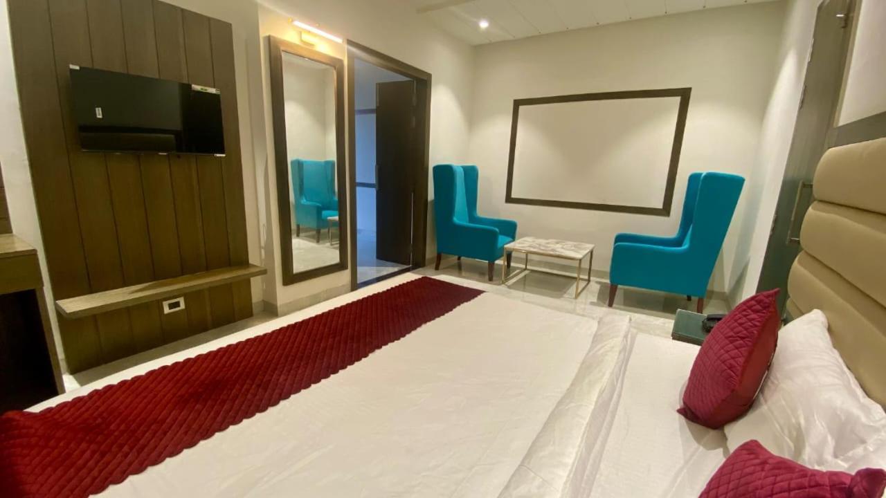 Luxe Resorts - Centrally Heated Air Conditioned Hotel In The Heart Of Kasauli Eksteriør bilde