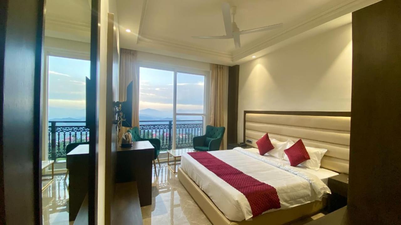 Luxe Resorts - Centrally Heated Air Conditioned Hotel In The Heart Of Kasauli Eksteriør bilde