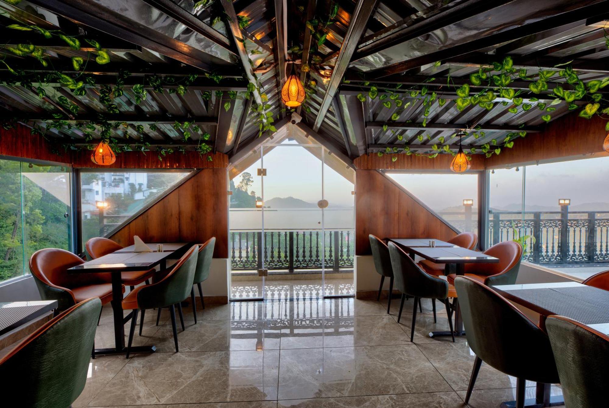 Luxe Resorts - Centrally Heated Air Conditioned Hotel In The Heart Of Kasauli Eksteriør bilde