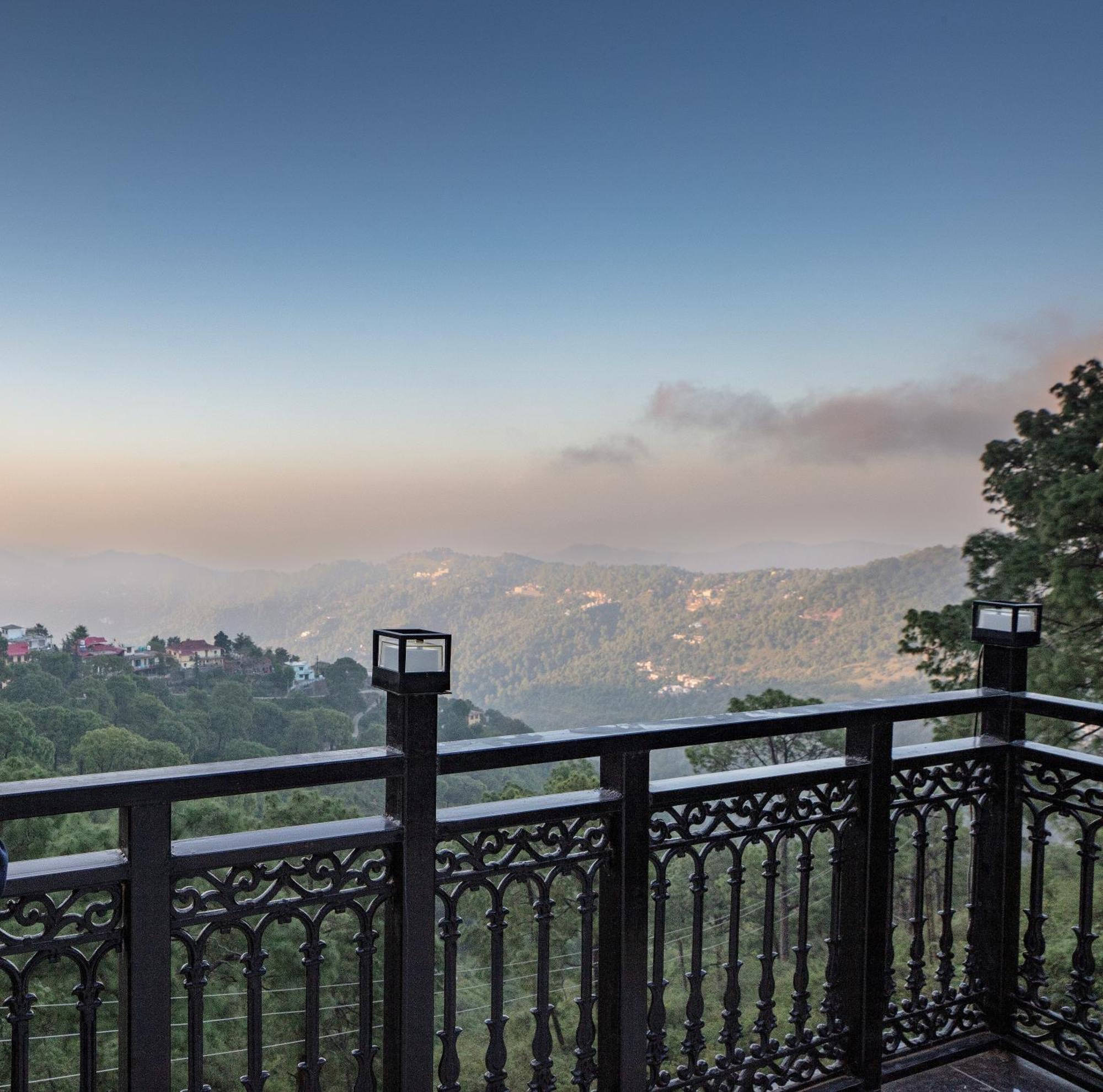 Luxe Resorts - Centrally Heated Air Conditioned Hotel In The Heart Of Kasauli Eksteriør bilde
