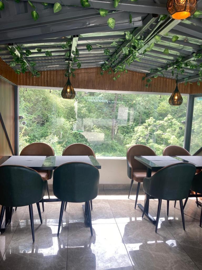 Luxe Resorts - Centrally Heated Air Conditioned Hotel In The Heart Of Kasauli Eksteriør bilde