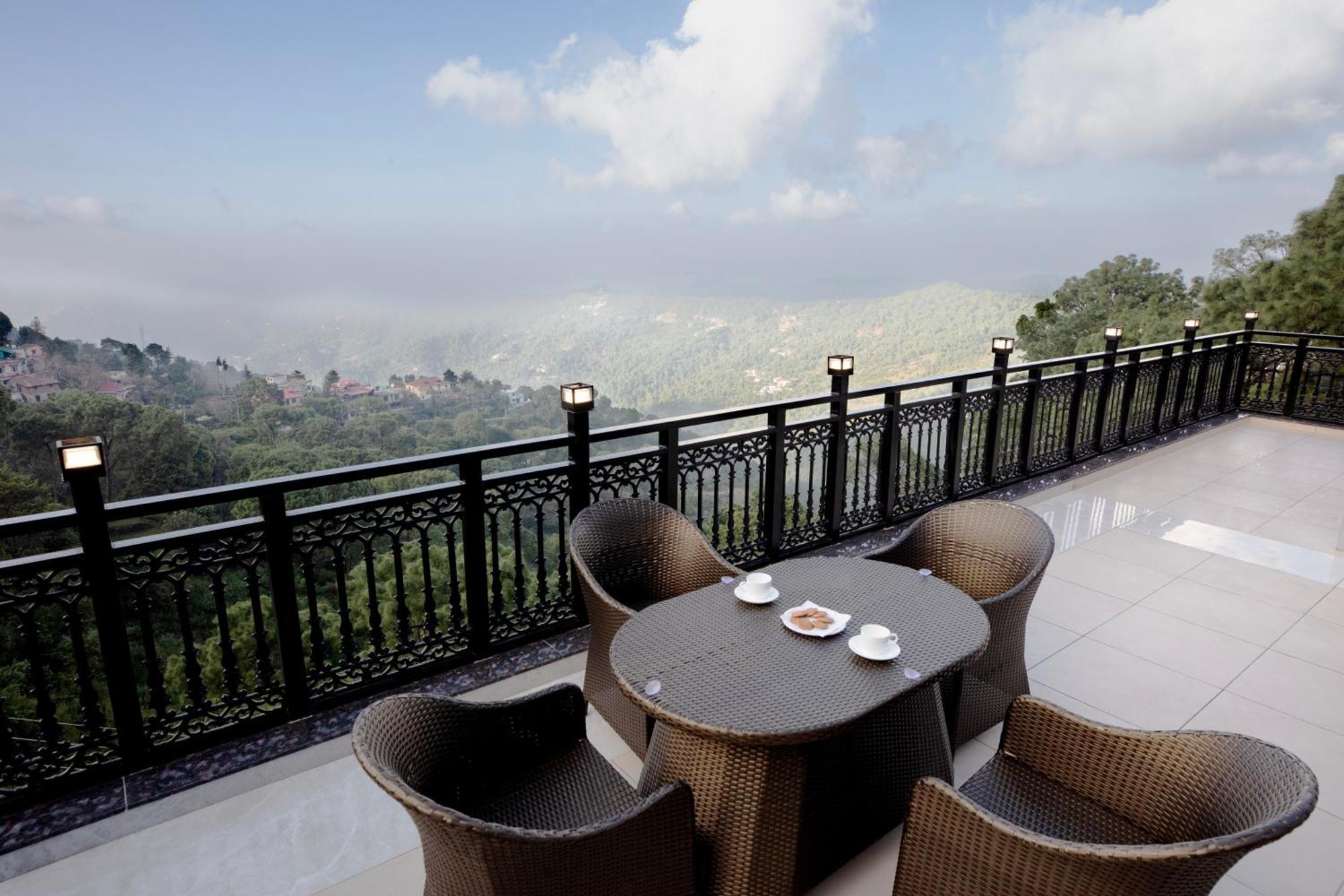 Luxe Resorts - Centrally Heated Air Conditioned Hotel In The Heart Of Kasauli Eksteriør bilde